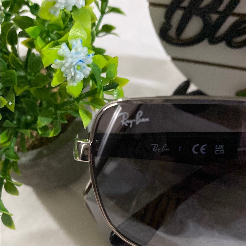 Ray-Ban Sunglasses with Case - Picture 4 of 4